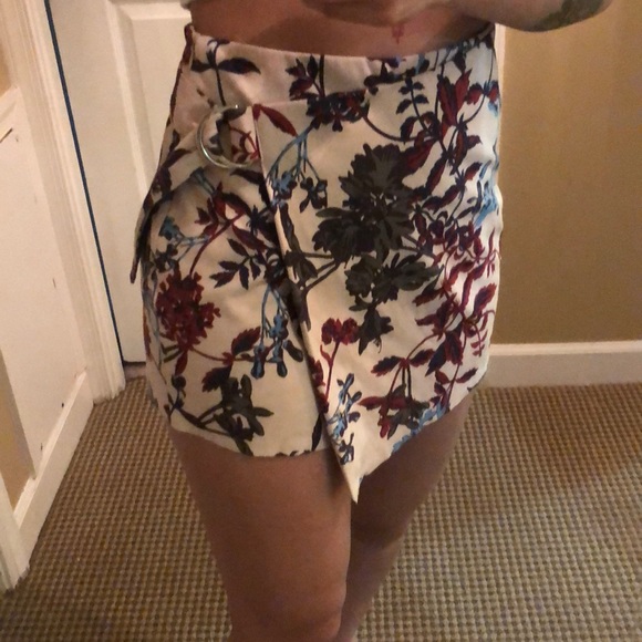 Shorts - Picture 4 of 6